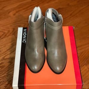 Vionic Upright Upton Ankle Boot